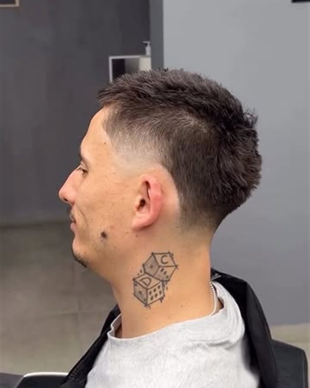 Mid fade z krótką górą — praca autora kursu